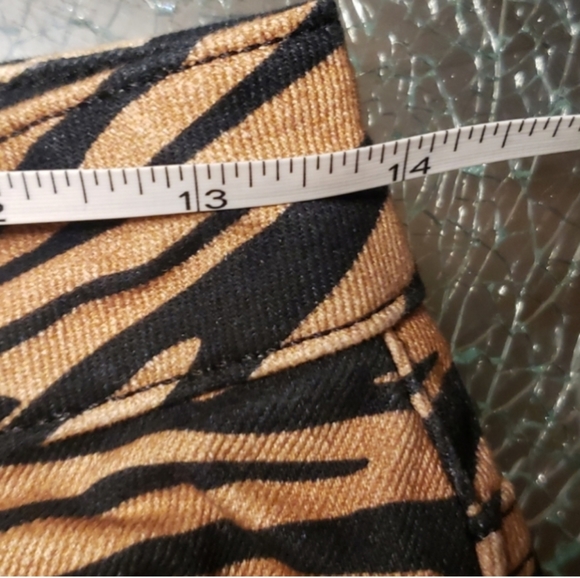TOPSHOP Denim Tiger Print Skirt NWOT - Picture 10 of 11